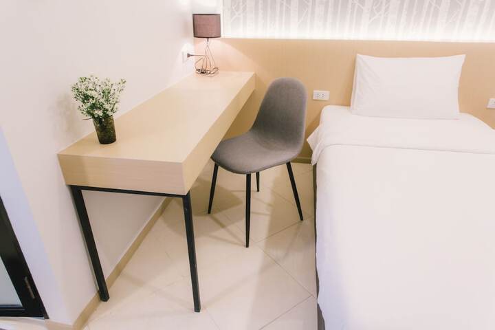 Room 7 of 42