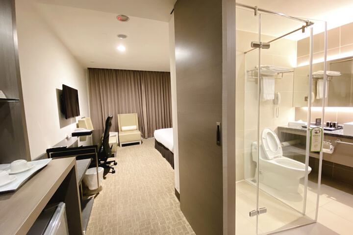 Room 28 of 44