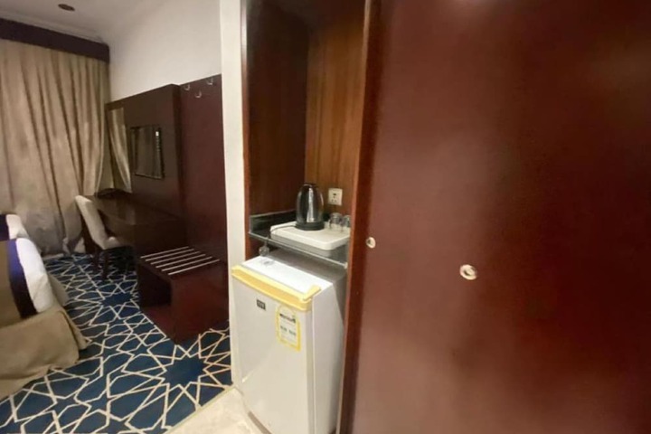 Room 10 of 31