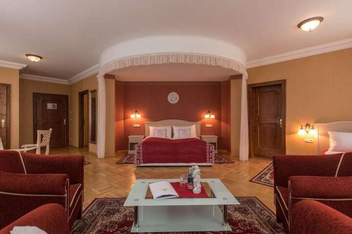 Room 18 of 48
