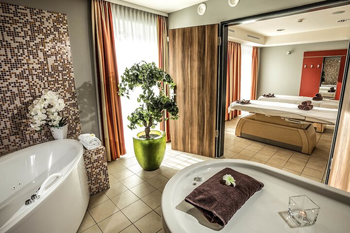 Room 44 of 72