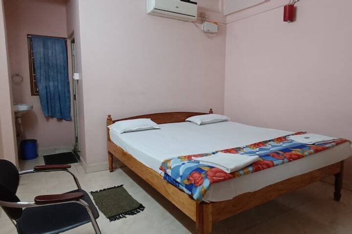 Room 13 of 23