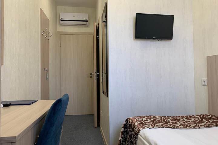 Room 28 of 62