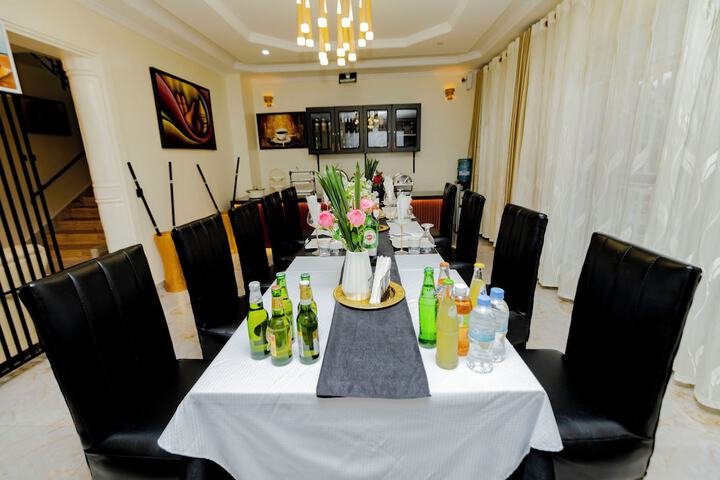 Dining 72 of 94