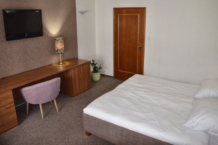 Room 4 of 38