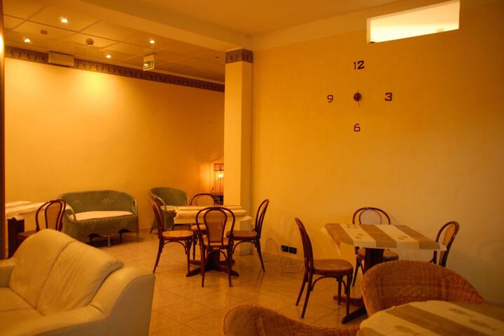 Lobby lounge