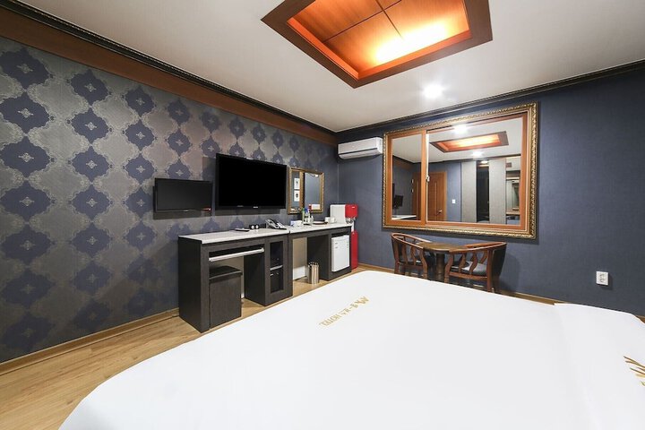 Room 6 of 26