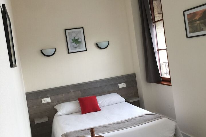 Room 11 of 24