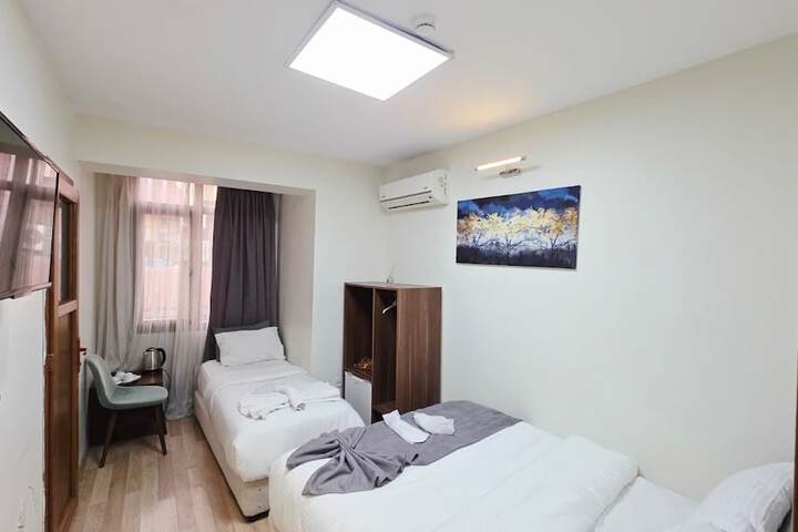 Room 12 of 34