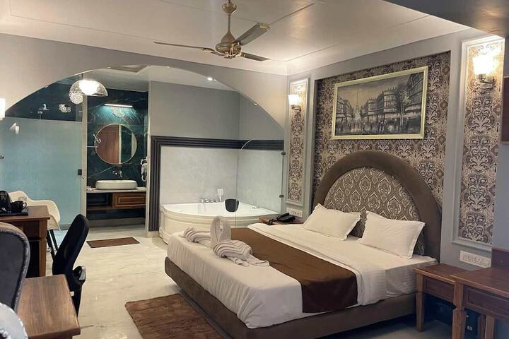 Room 15 of 33