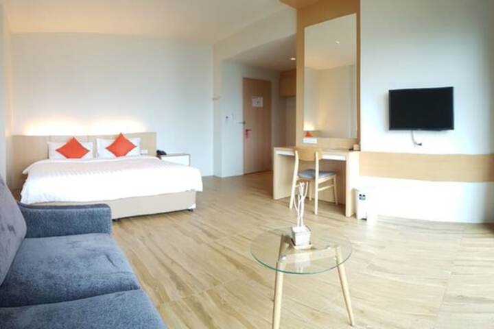Room 13 of 42