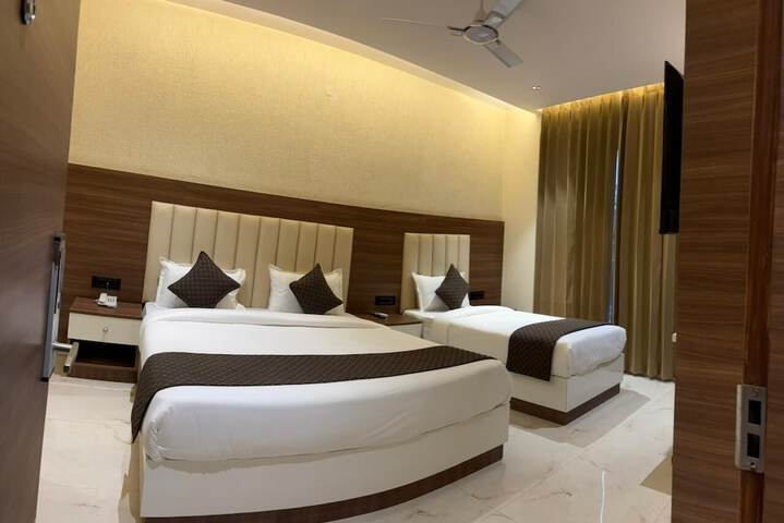 Room 9 of 28