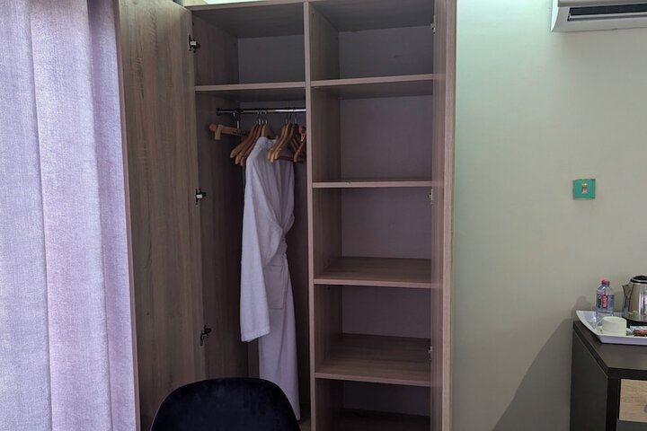 Room 25 of 83