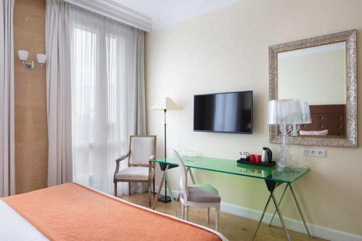 Room 13 of 63