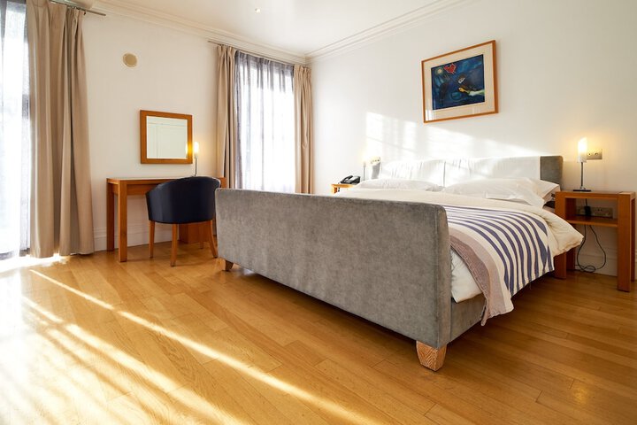 Room 18 of 62