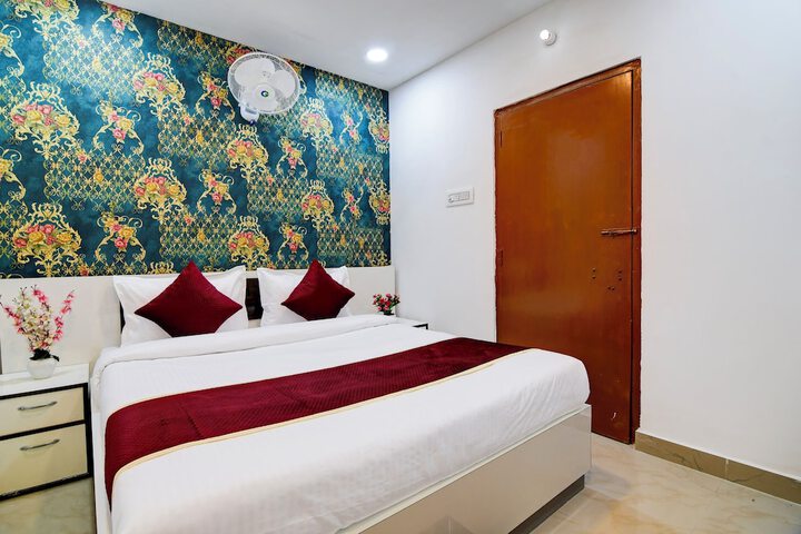 Room 7 of 33