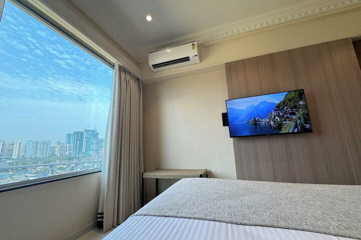 Room 8 of 19