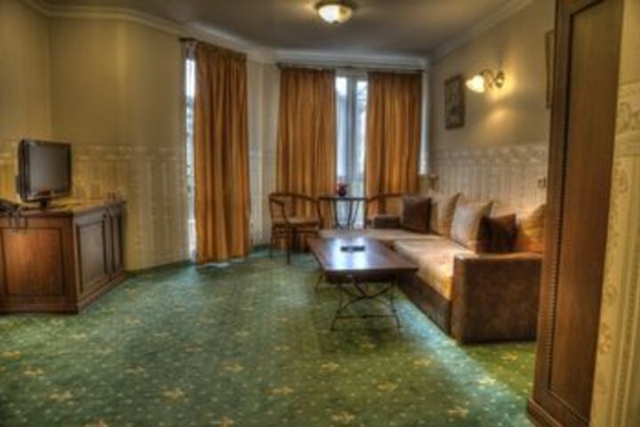 Room 37 of 53