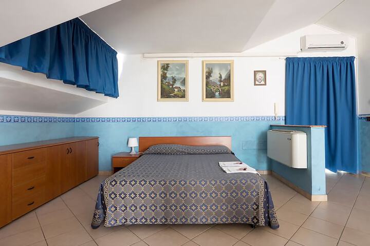 Room 25 of 48