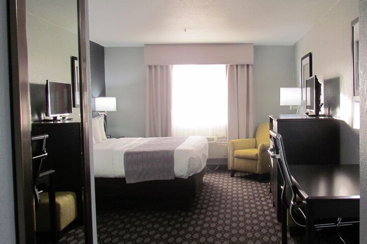 Basic King Bed (5 of 32)