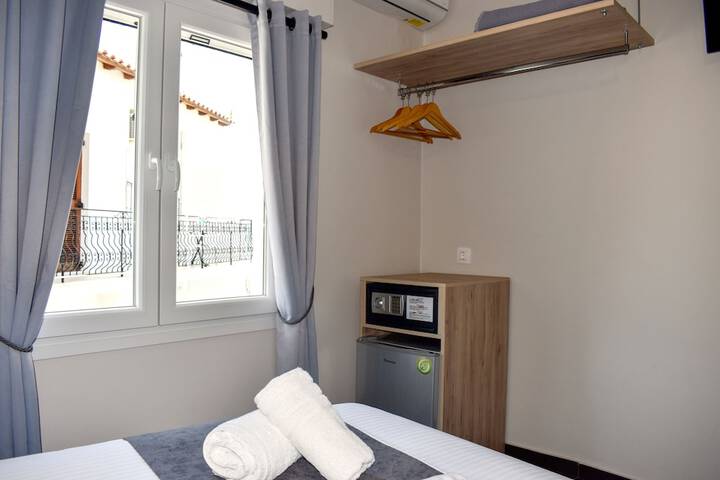Room 6 of 61