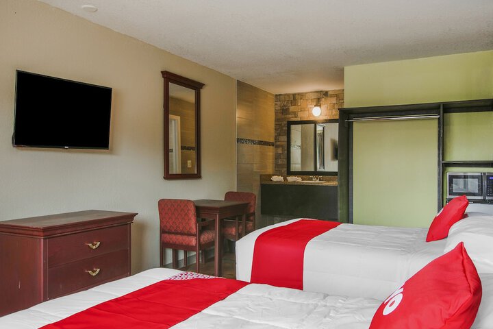 2 Double Beds (3 of 7)
