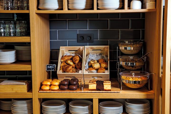 Breakfast/Coffee Service 65 of 112