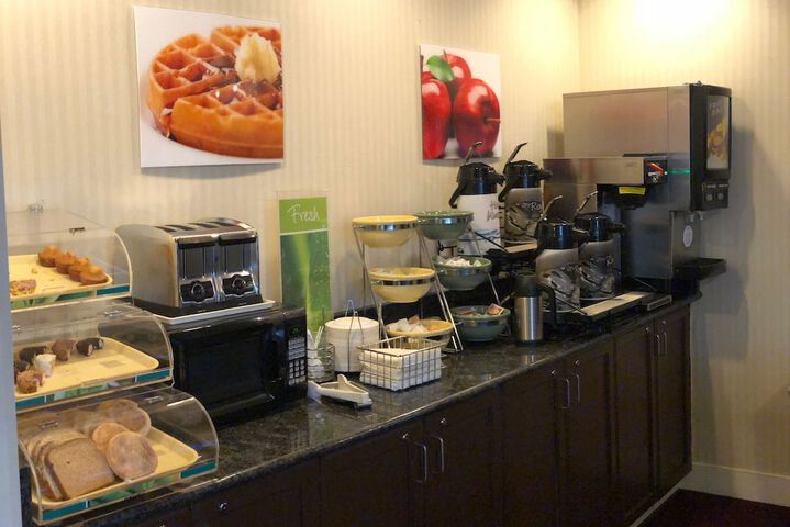Breakfast/Coffee Service 83 of 107