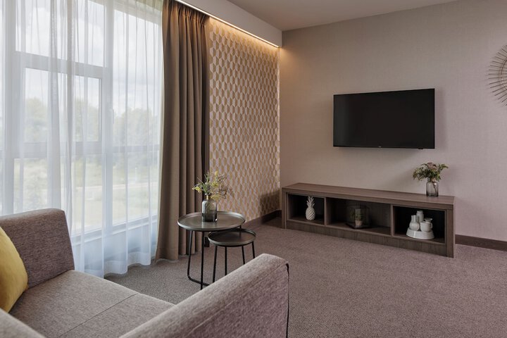 Room 27 of 65