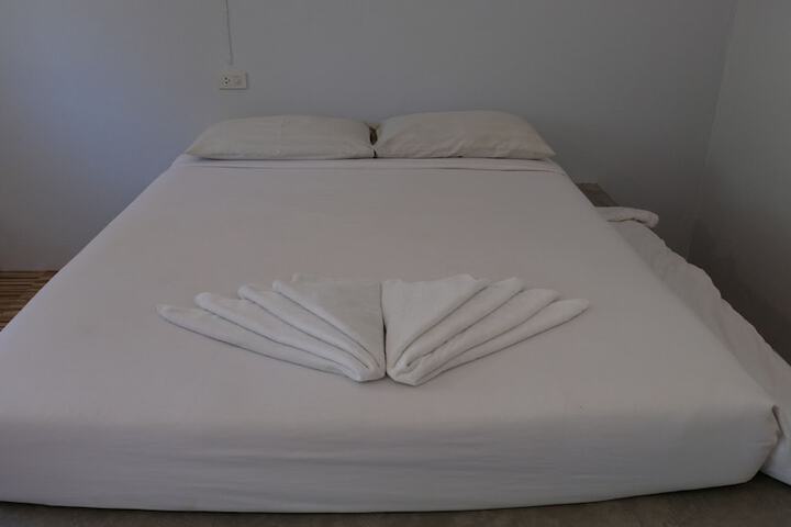 Room 4 of 13