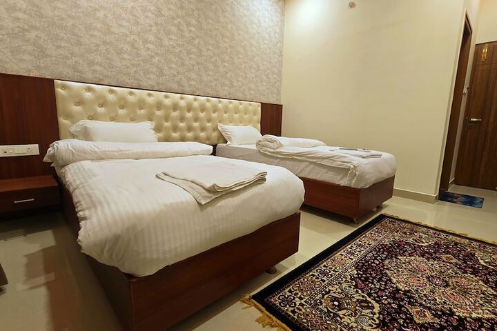 Room 11 of 24