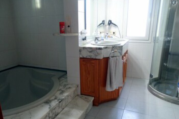 Room 4 of 47