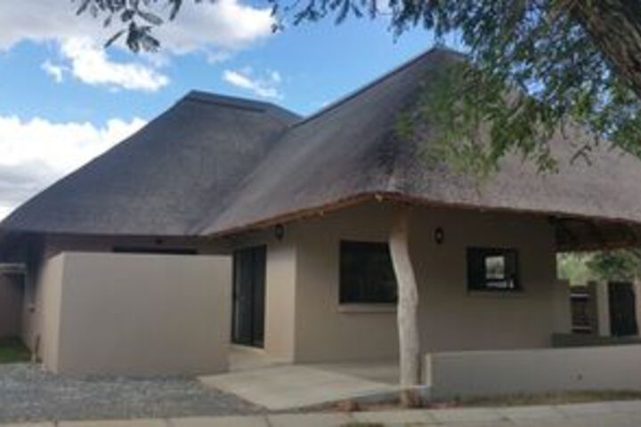 Raptors Wildlife Escapes Lodge 2