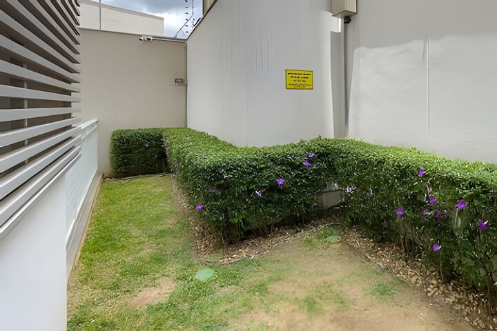 Property Grounds 105 of 121