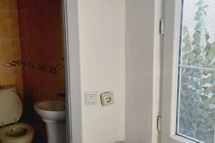 Room 53 of 68