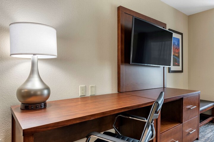 1 King Bed Suite (7 of 9)
