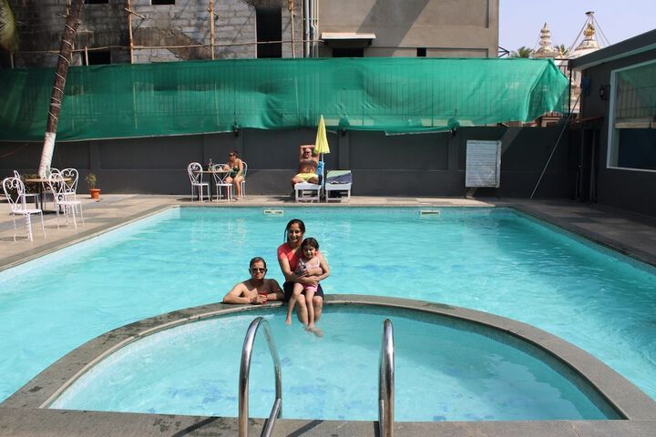 Pool 34 of 49