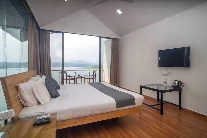 Room 15 of 34