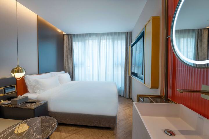 Room 10 of 52