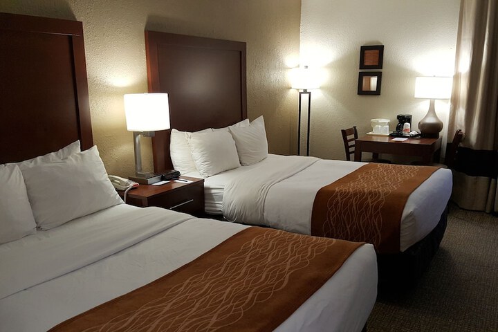2 Double Beds (4 of 9)
