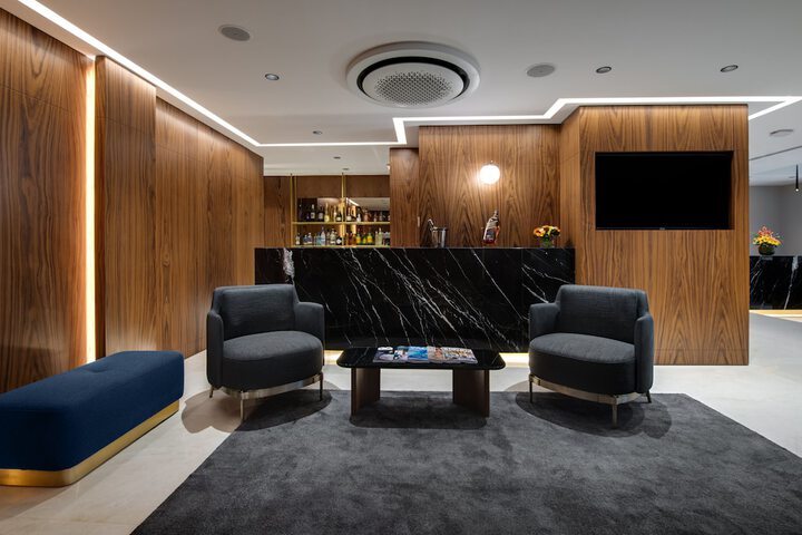 Lounge 41 of 50