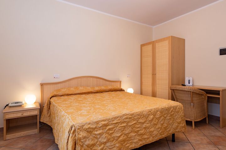 Room 28 of 74