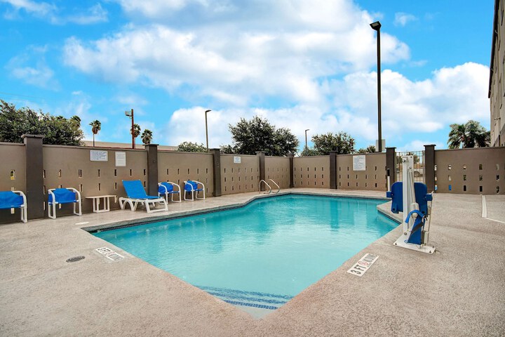 Pools & Facilities