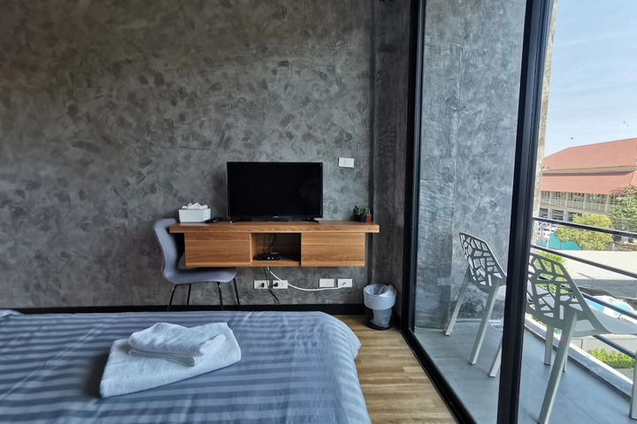 Room 6 of 6
