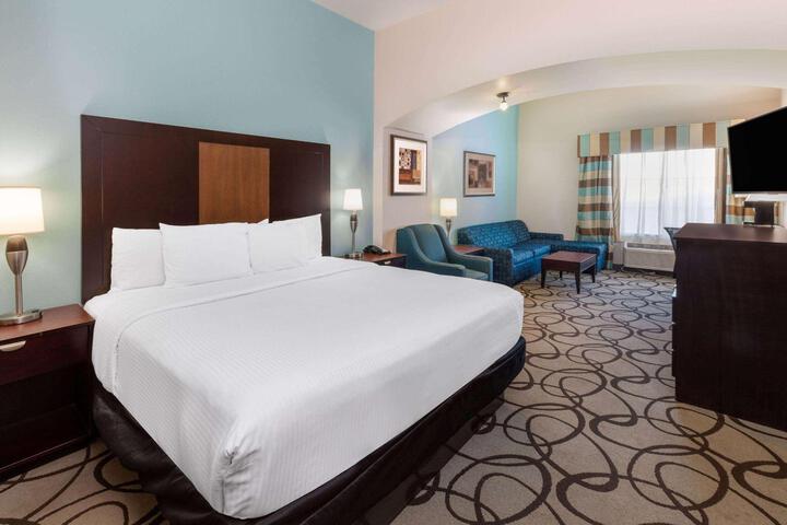 1 King Bed City View (6 of 17)