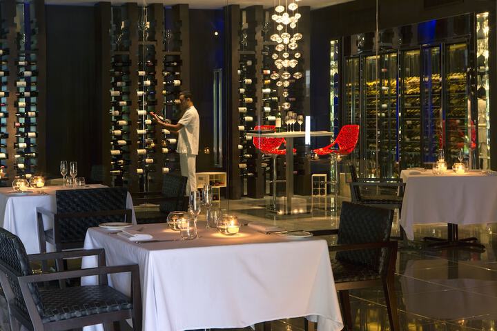 Dining 76 of 144