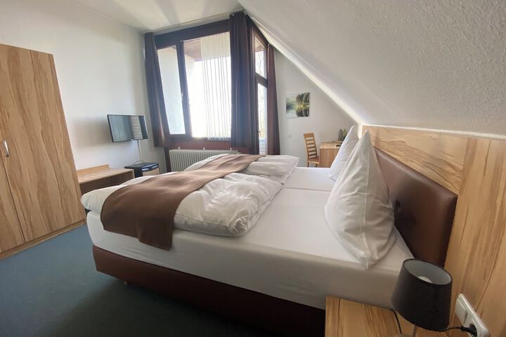Room 4 of 66