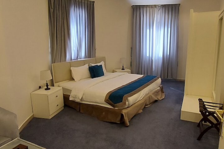 Room 15 of 34