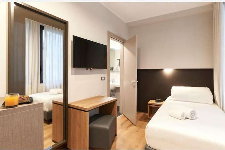 Room 12 of 26