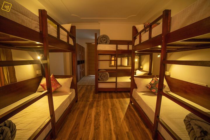 Room 27 of 80